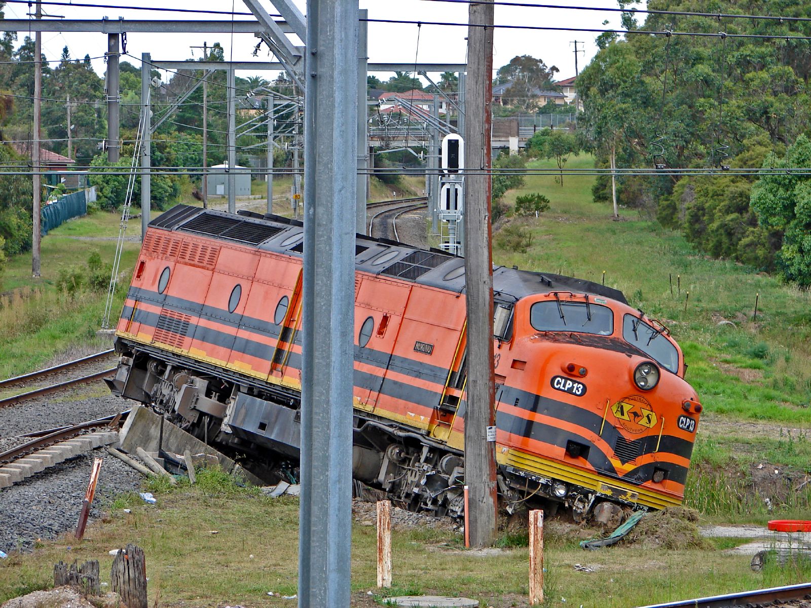 trains derailment broken couplers